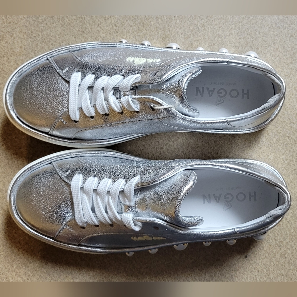 Sneakers shoes